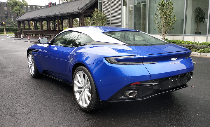 阿斯顿马丁 DB11 (6).png