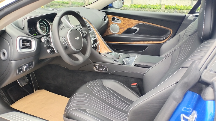 阿斯顿马丁 DB11 (3).png