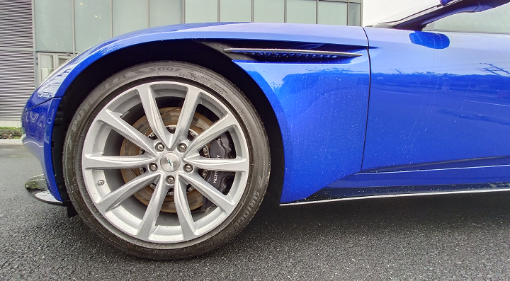 阿斯顿马丁 DB11 (7).png