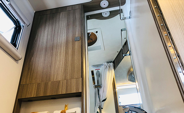 191025-依维柯瑞弗旅居车插图600X370-009.jpg