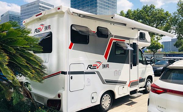 191025-依维柯瑞弗旅居车插图600X370-002.jpg