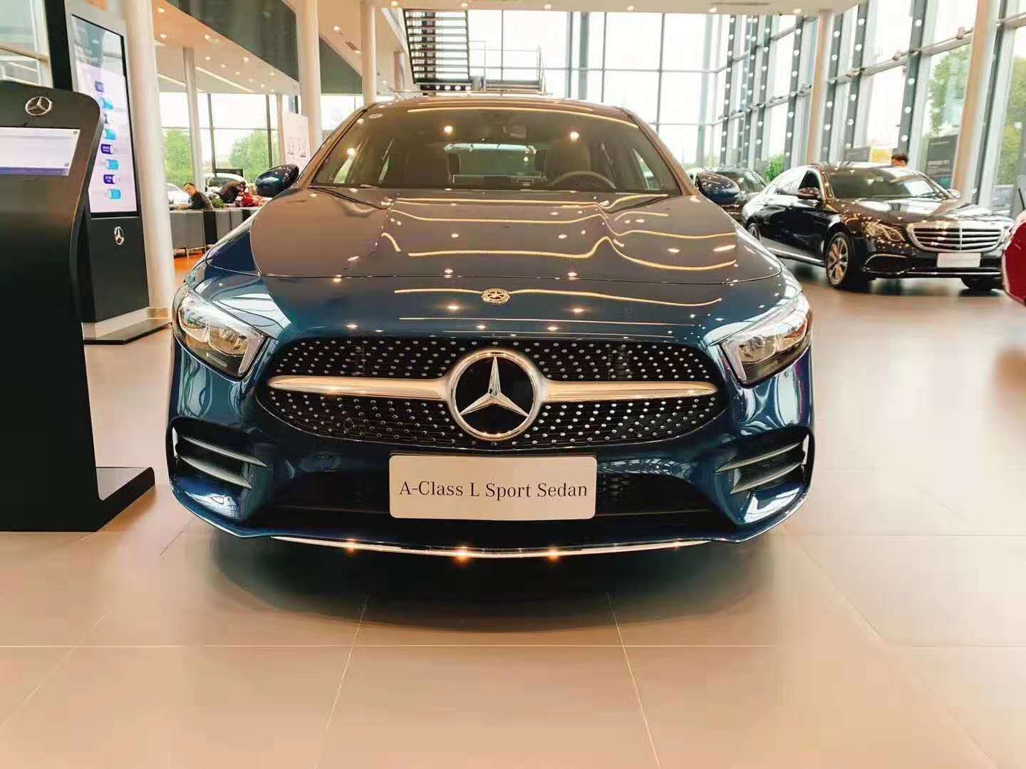 2019款奔驰A级 叶信展厅现车全系优惠3万元